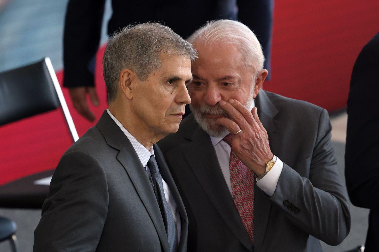 Ministro descarta qualquer chance de Lula abrir mão da reeleição