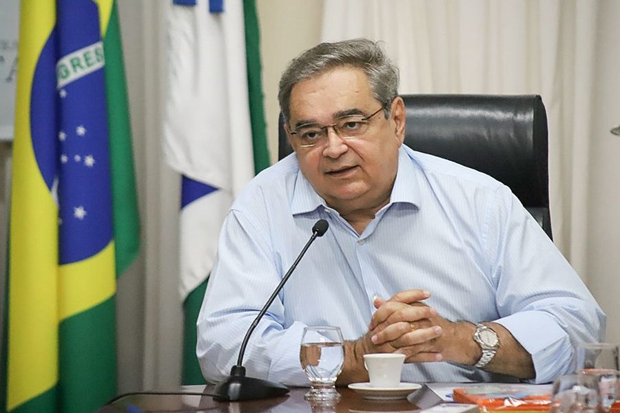 Álvaro Dias pausa agenda para check-up e cirurgia oftalmológica antes do início da campanha