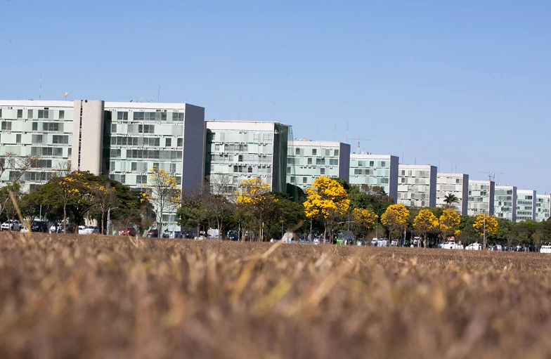 Ponto facultativo desta segunda (20) pode custar R$ 631,5 milhões aos cofres públicos