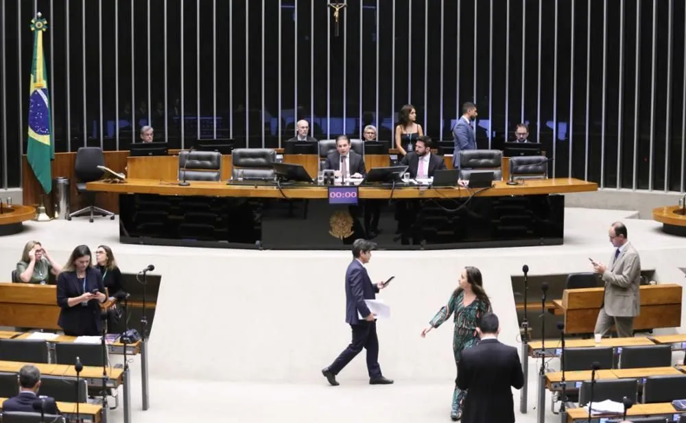 URGENTE: com apoio de Hugo Motta, CCJ vota nesta quarta (22) fim da escala 6×1 e governo corre para acelerar proposta