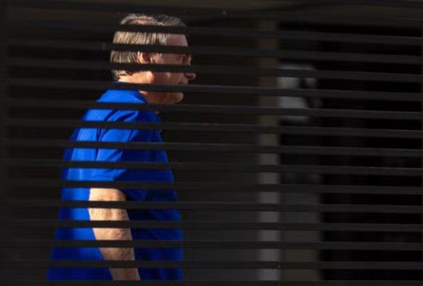 Bolsonaro pede autorização a Moraes para técnicos entrarem em sua residência