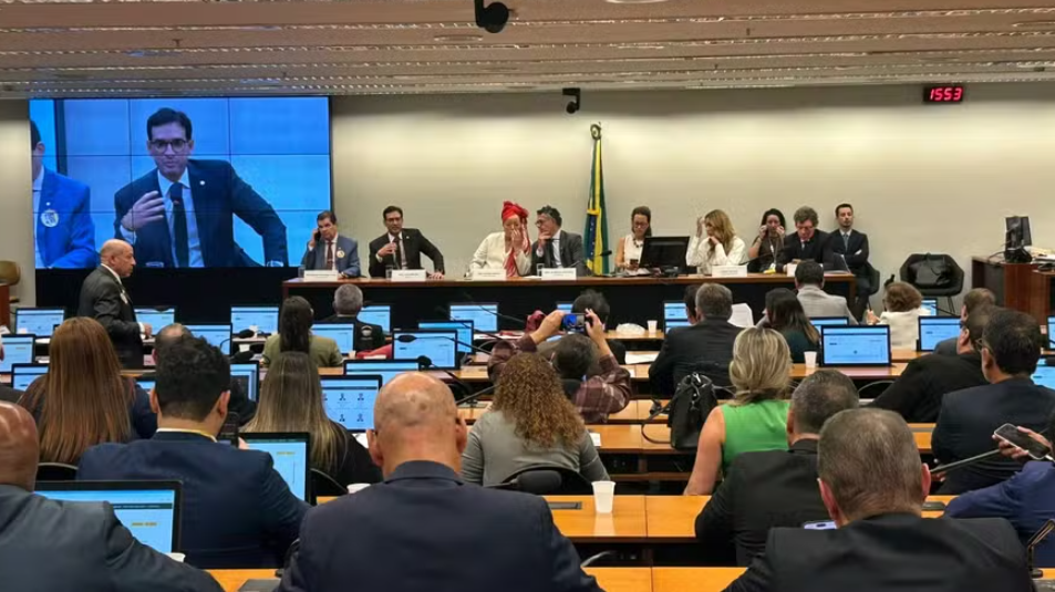 Câmara instala comissão da PEC do fim da escala 6×1 com previsão de transição e dúvidas sobre compensação a empresas