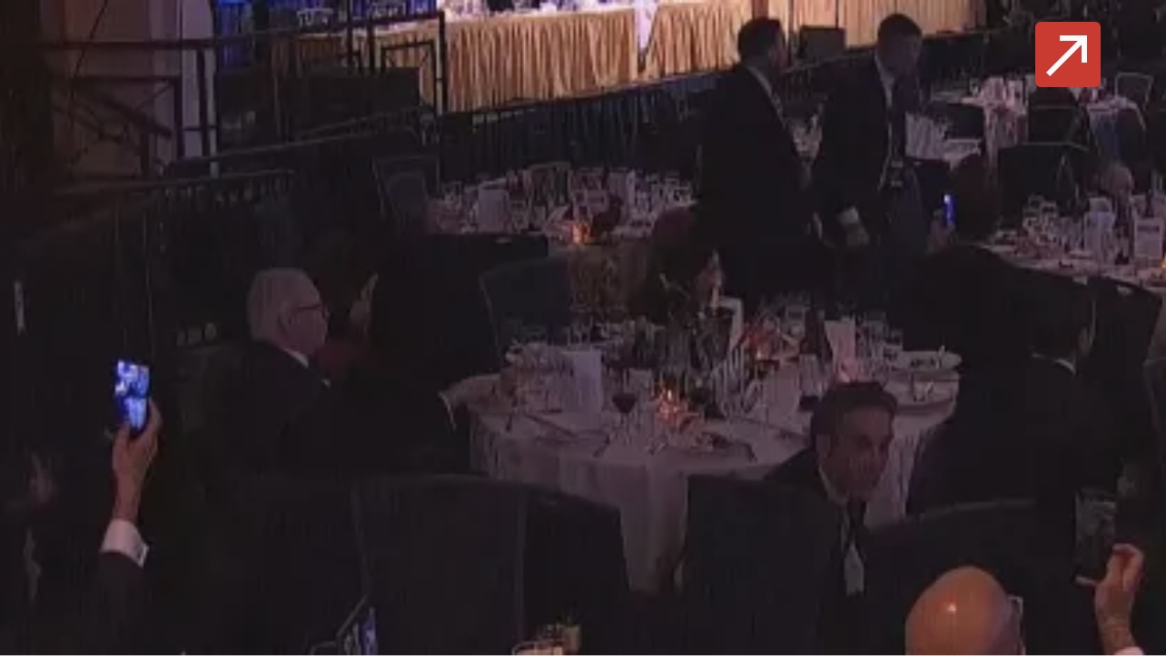 Convidado continuou a comer durante ataque a tiros em jantar de Trump