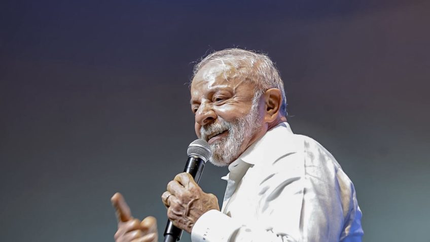 Sem maioria no Senado, Lula diz que “senador pensa que é Deus”