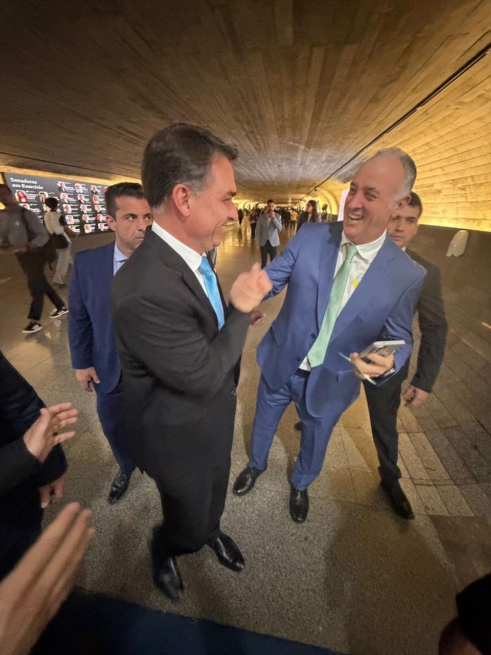 “Senado precisa de gente do quilate do Coronel Hélio”, afirma Flávio Bolsonaro