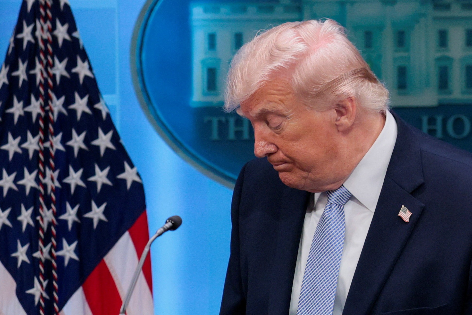 Petróleo despenca após Trump adiar ataques ao Irã