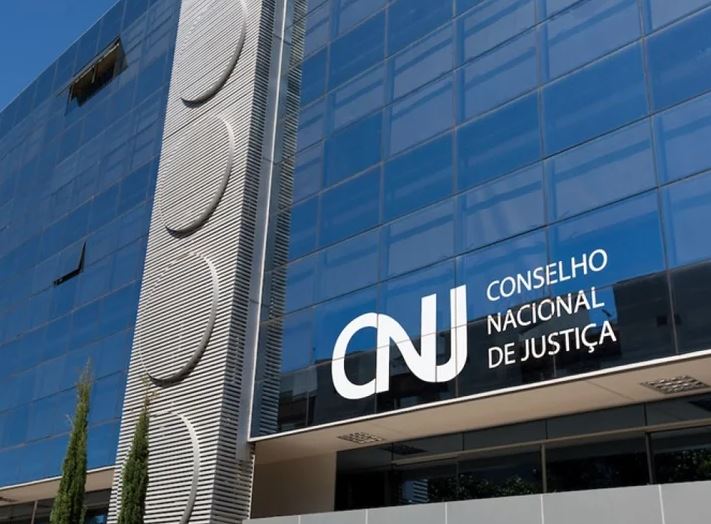 Conselhos do Judiciário e do Ministério Público recriam penduricalhos; entenda