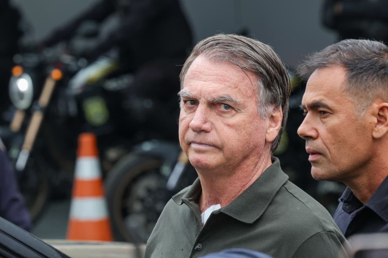PGR aprova saída de Bolsonaro da prisão domiciliar para operar ombro