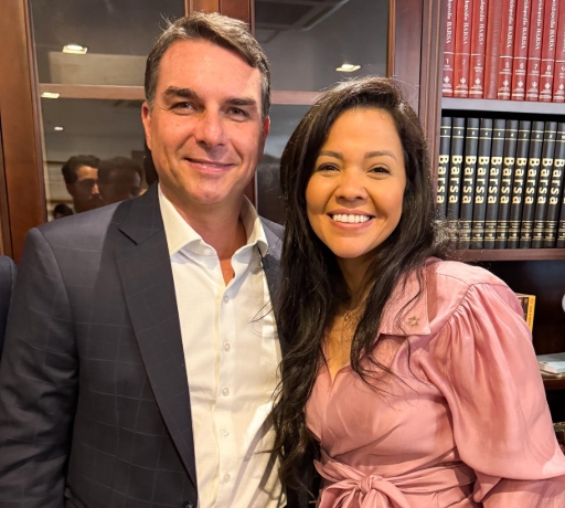Flávio Bolsonaro avalia vereadora mais votada do Nordeste como vice em possível chapa contra Lula