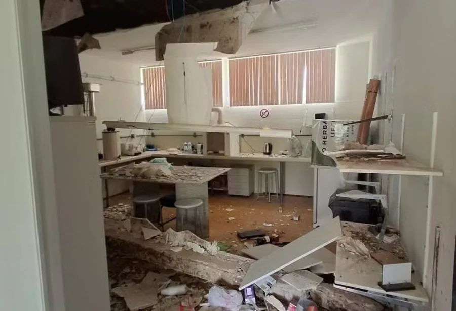 Estrutura desaba e teto cede em laboratório da Ufersa em Mossoró