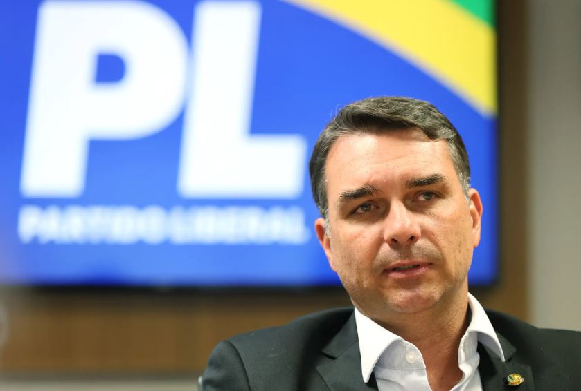 PL registra 44 mil novos filiados após pré-candidatura de Flávio Bolsonaro à Presidência da República
