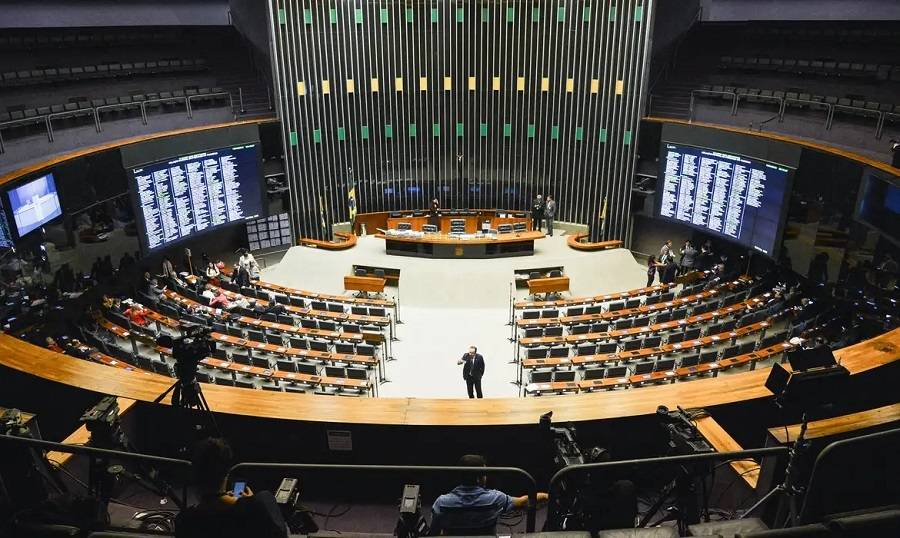 Câmara aprova PEC que amplia imunidade tributária de igrejas