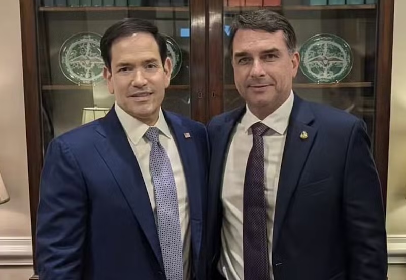 Flávio também se reuniu com vice de Trump e Marco Rubio