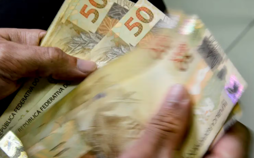 Renda média do brasileiro atinge valor recorde, mas desigualdade cresce no país