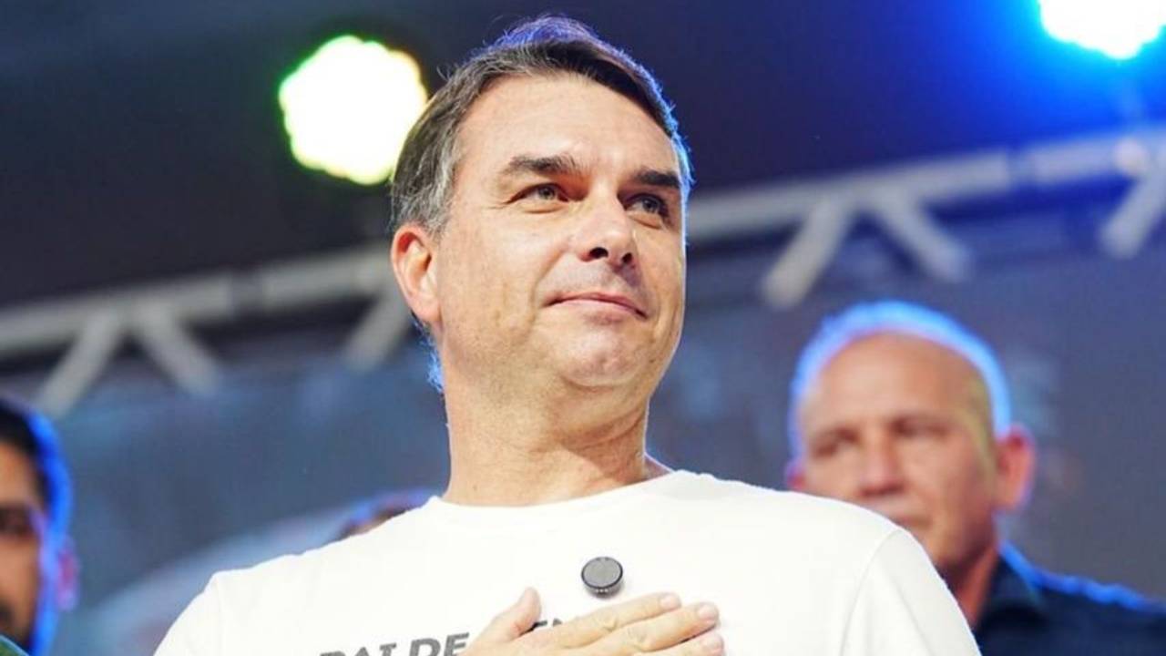 Flávio: Dosimetria é ‘primeiro passo para honrar injustiçados e meu pai’
