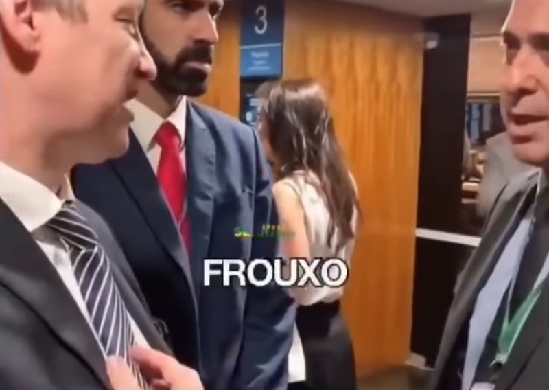 Oposição exige afastamento de general que tentou intimidar deputado em plena Câmara
