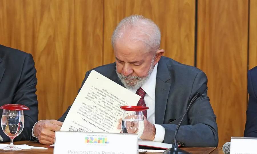 Lula e Congresso deixam quase R$ 1 trilhão em novos custos para a conta de luz até 2050