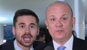 VÍDEOS: Assessor de Janones que invadiu entrevista é demitido por Motta e indiciado por perturbação do trabalho ou do sossego alheio