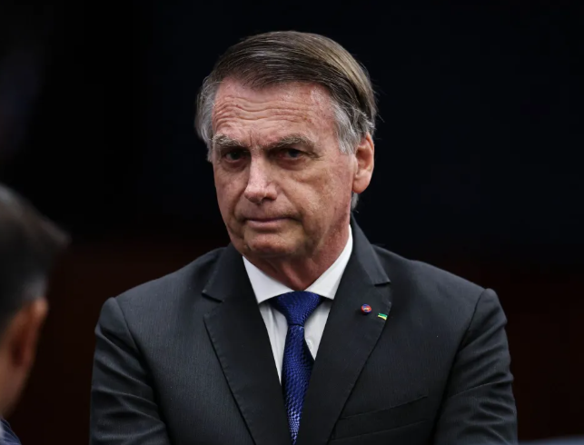 Cirurgia no ombro de Bolsonaro ocorreu “sem intercorrências”, diz boletim médico