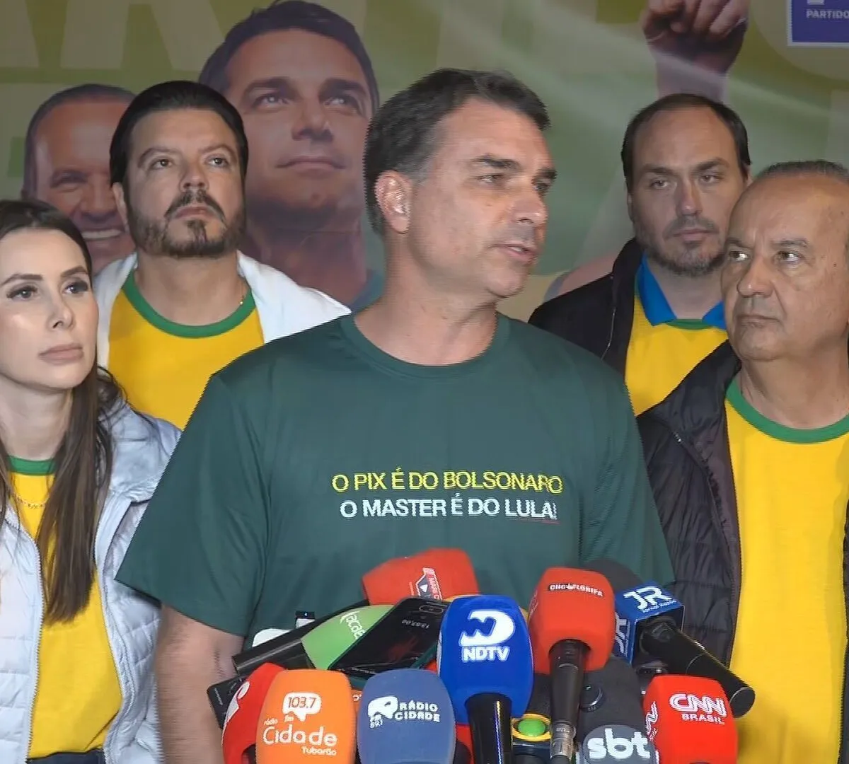 VÍDEO: Flávio Bolsonaro diz que “canetada” de Moraes sobre dosimetria “parece jogo combinado”