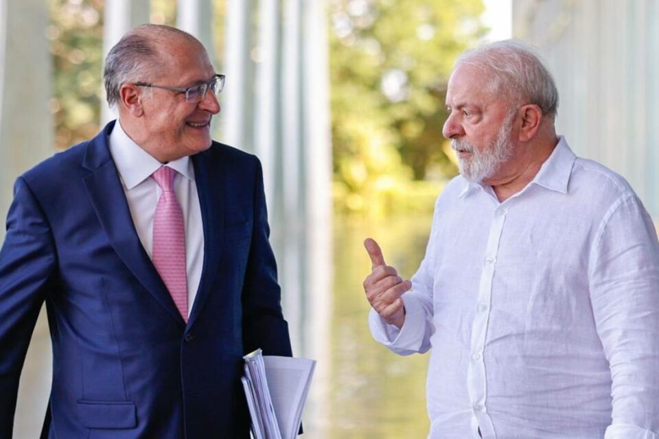 Governo sob ameaça de nova derrota: ‘taxa das blusinhas’ divide Lula, Alckmin e Câmara