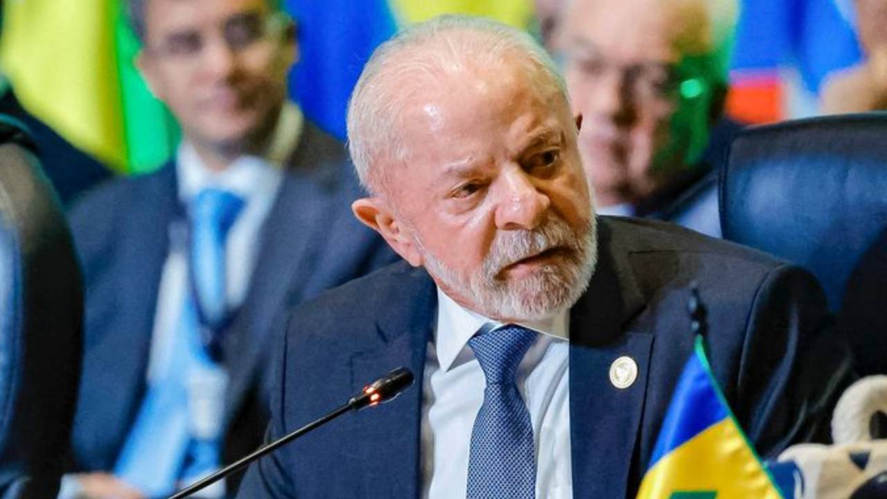 ANÁLISE: Cláudio Humberto diz que ‘decretos do PT sufocam redes sociais e Alcolumbre e Hugo Motta se omitem’