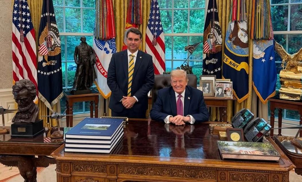 Flávio se reúne com Trump, na Casa Branca