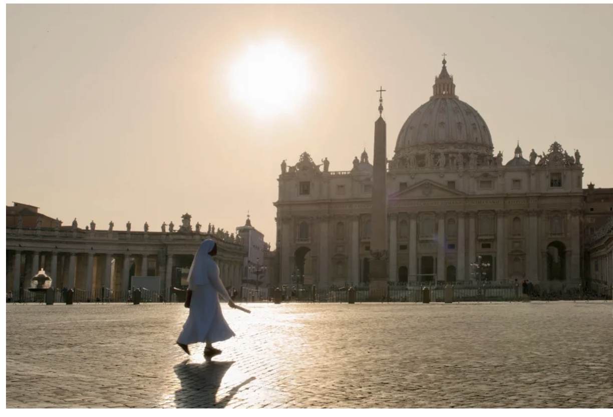 Vaticano publica documento que critica “cura gay” e discute inclusão