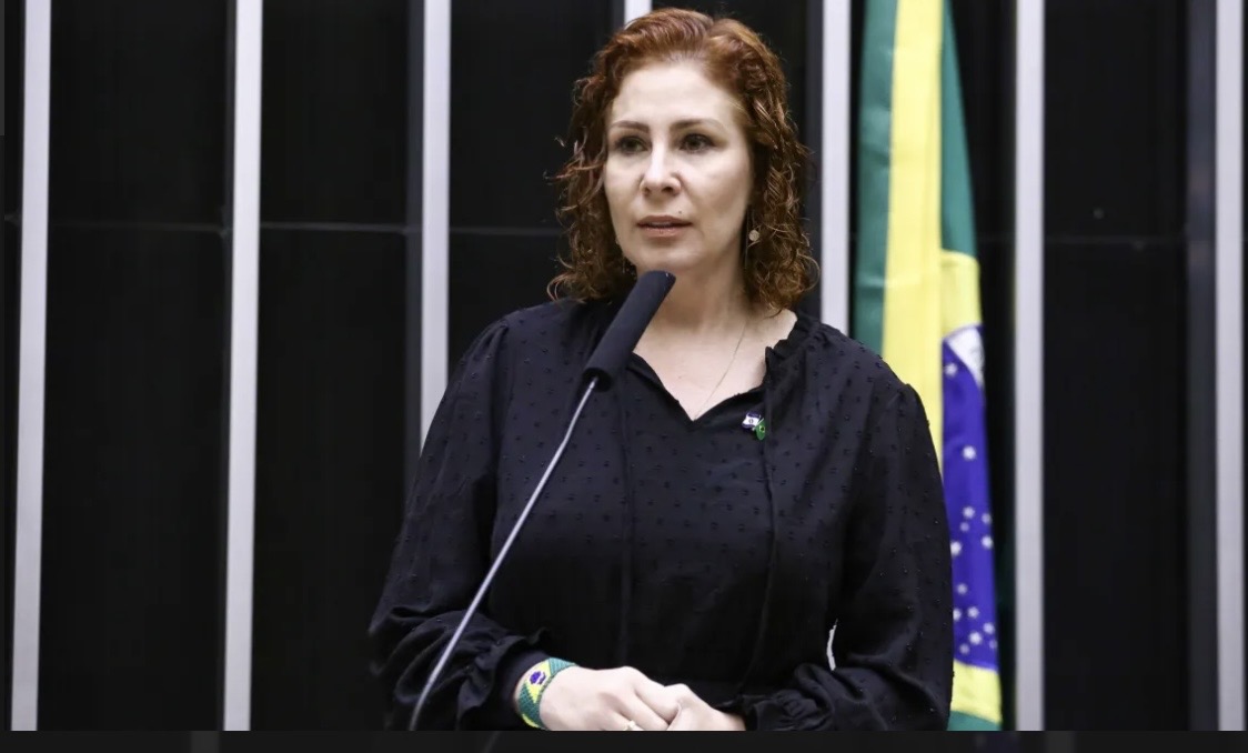 Moraes manda governo brasileiro adotar medidas para extraditar Zambelli