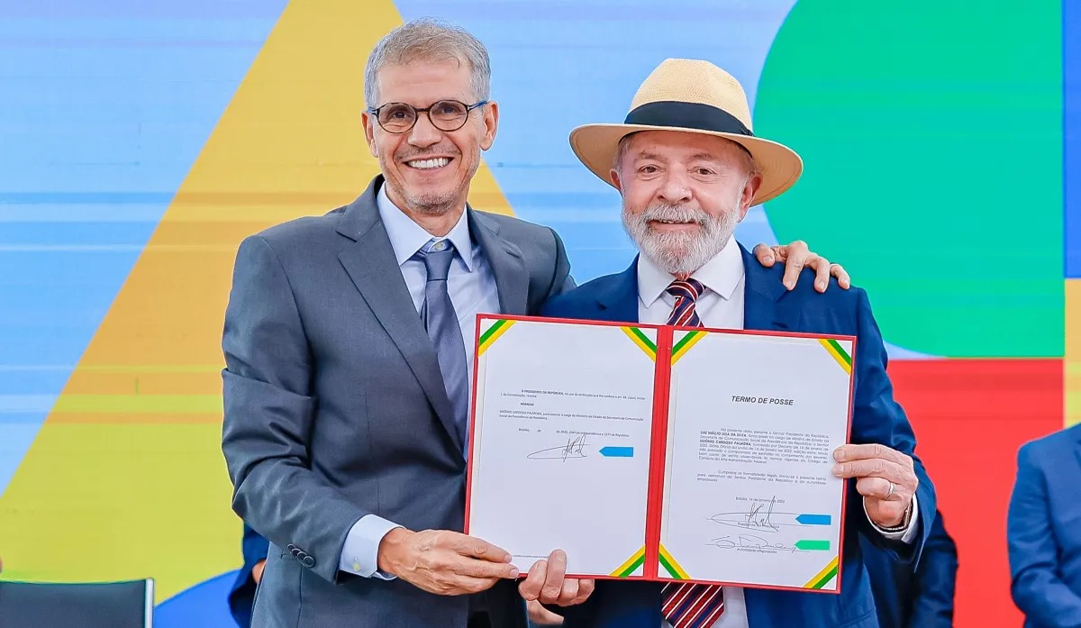 Oposição aciona Justiça contra propaganda do governo para PEC da escala 6×1