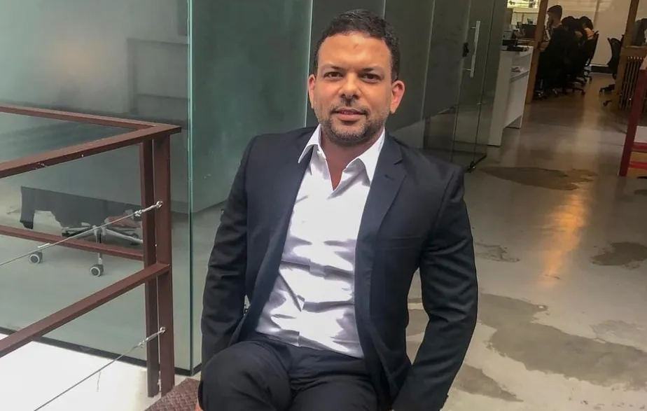 Ex-marqueteiro de Bolsonaro é cotado para assumir campanha de Flávio