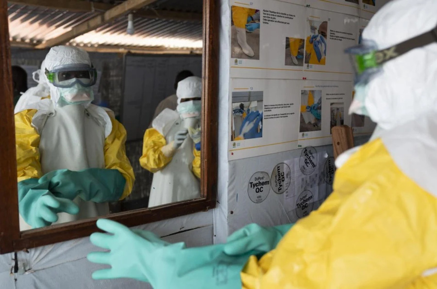 OMS declara surto de Ebola na África como emergência internacional de saúde