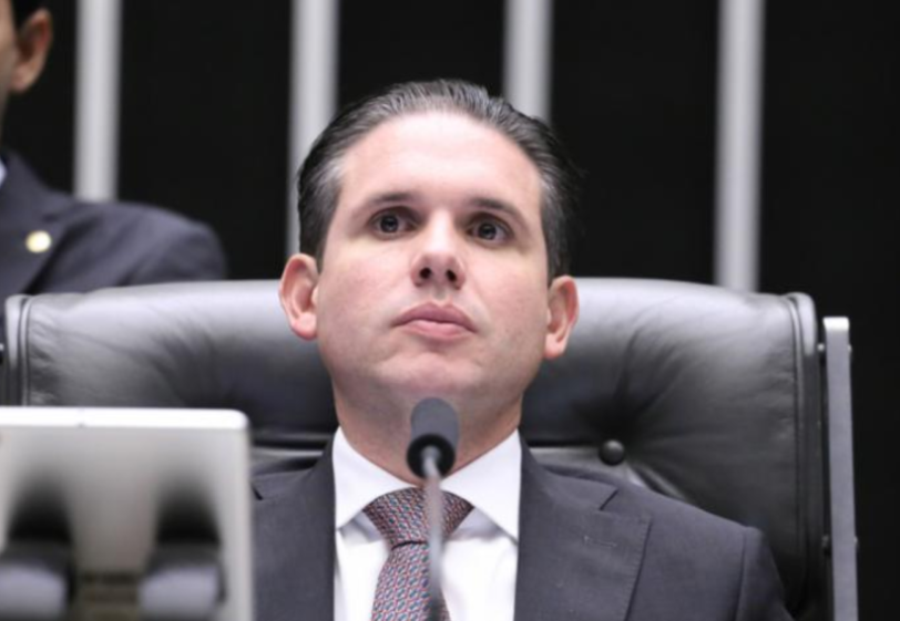 Hugo Motta pauta fim da 6×1 no plenário antes de comissão concluir votação da PEC