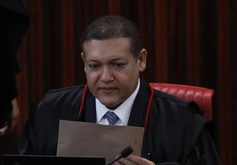 Nunes Marques determina manifestação da PGR sobre pedido de Jair Bolsonaro para reverter condenação por tentativa golpe de Estado