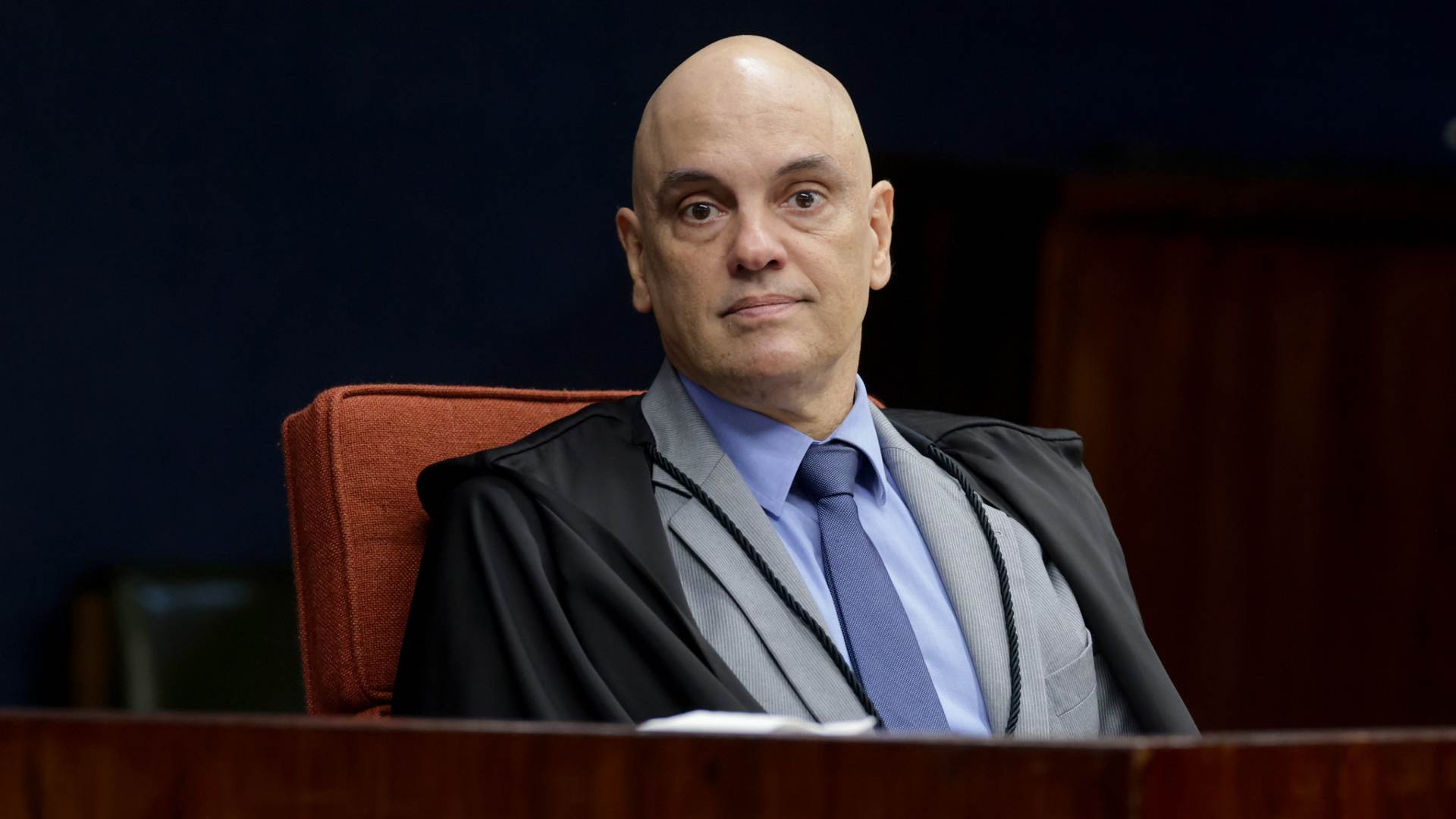 ABSURDO: Governo deve pagar advogado americano para Moraes, e isso custa muito caro
