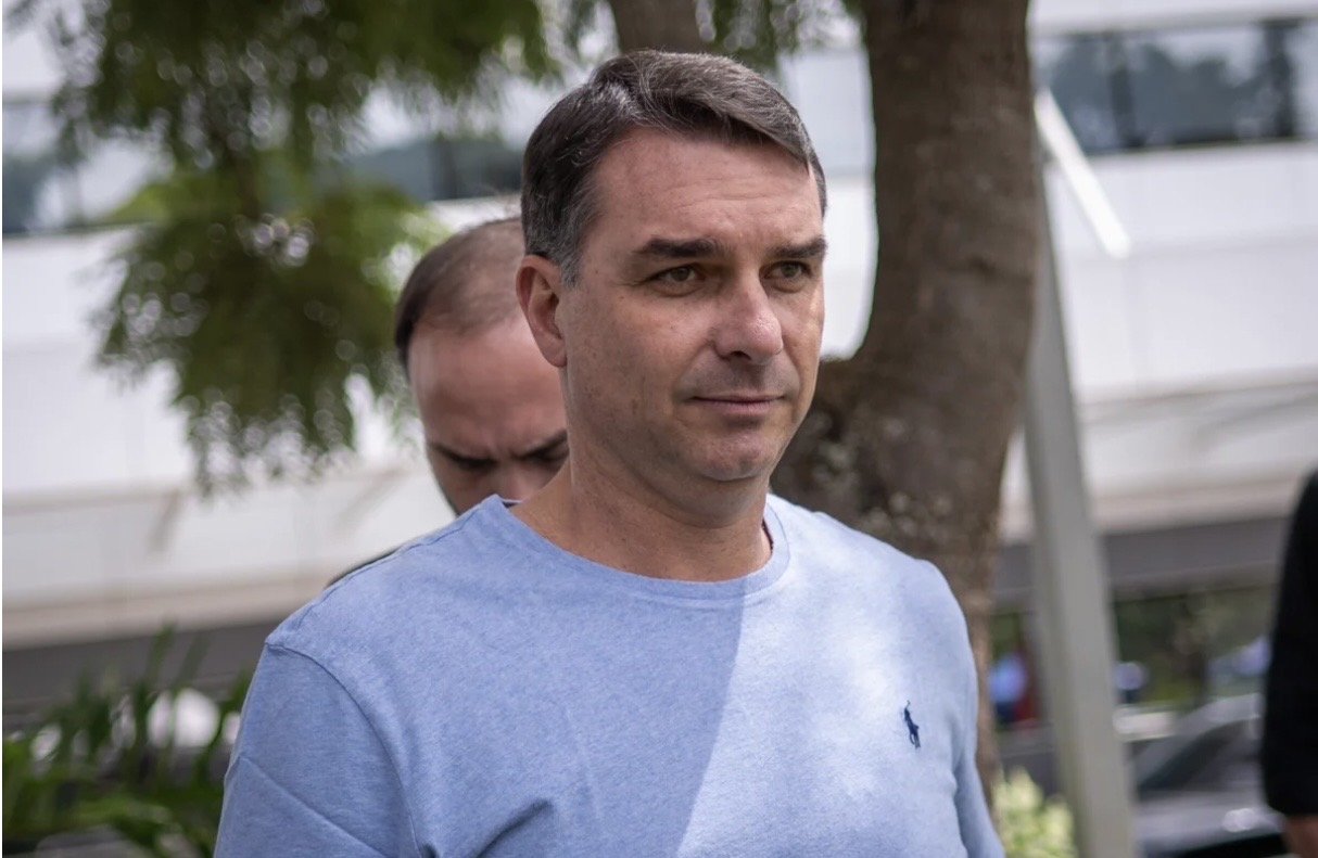 Flávio Bolsonaro sobre eleição na Colômbia: “Direita segue triunfando”