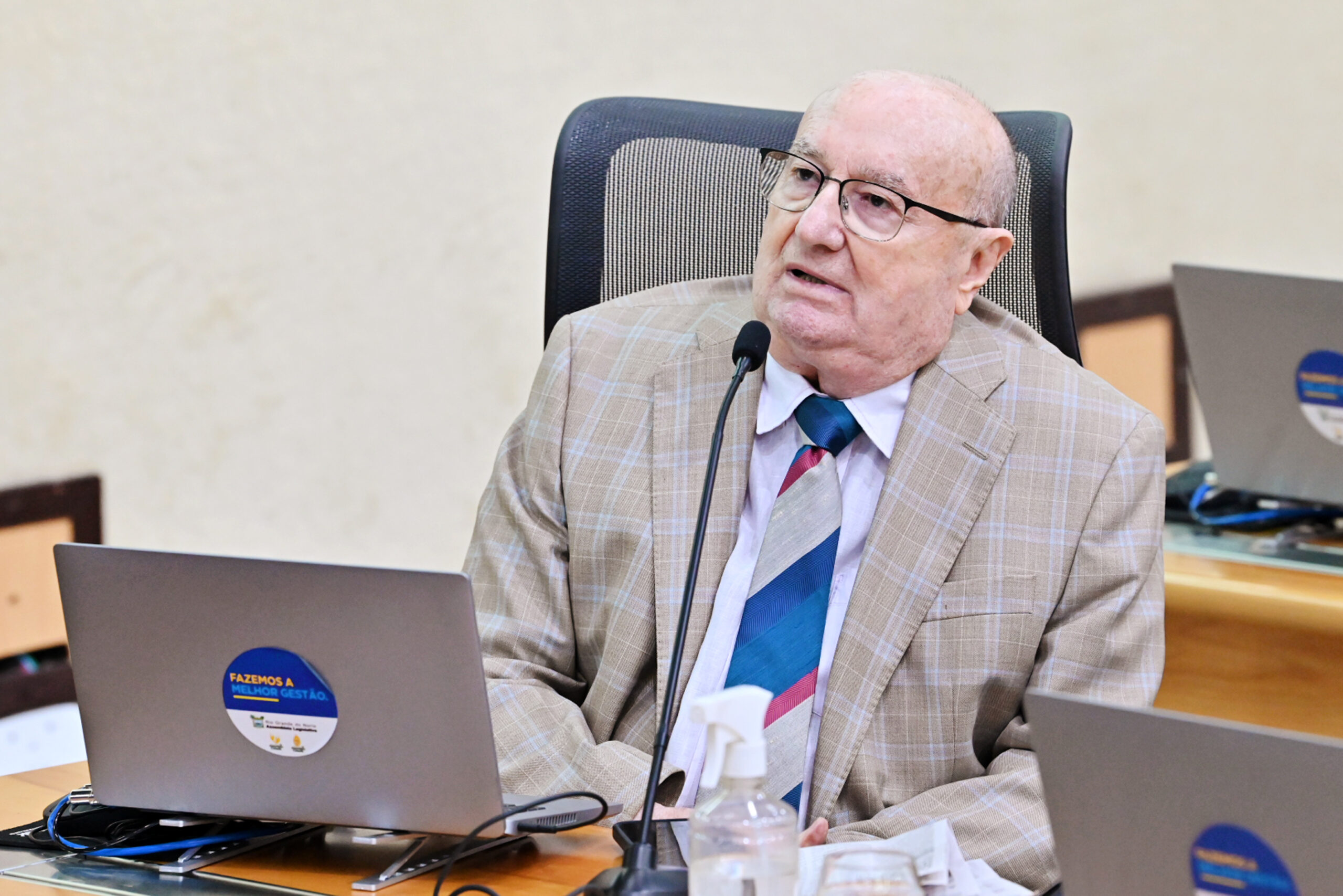Deputado José Dias cobra pagamento de emendas e critica situação fiscal do Estado