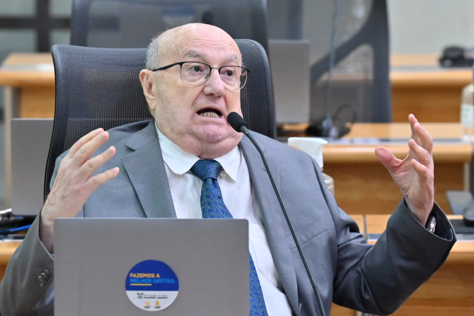 Deputado José Dias questiona informações sobre obras paralisadas e cobra esclarecimentos