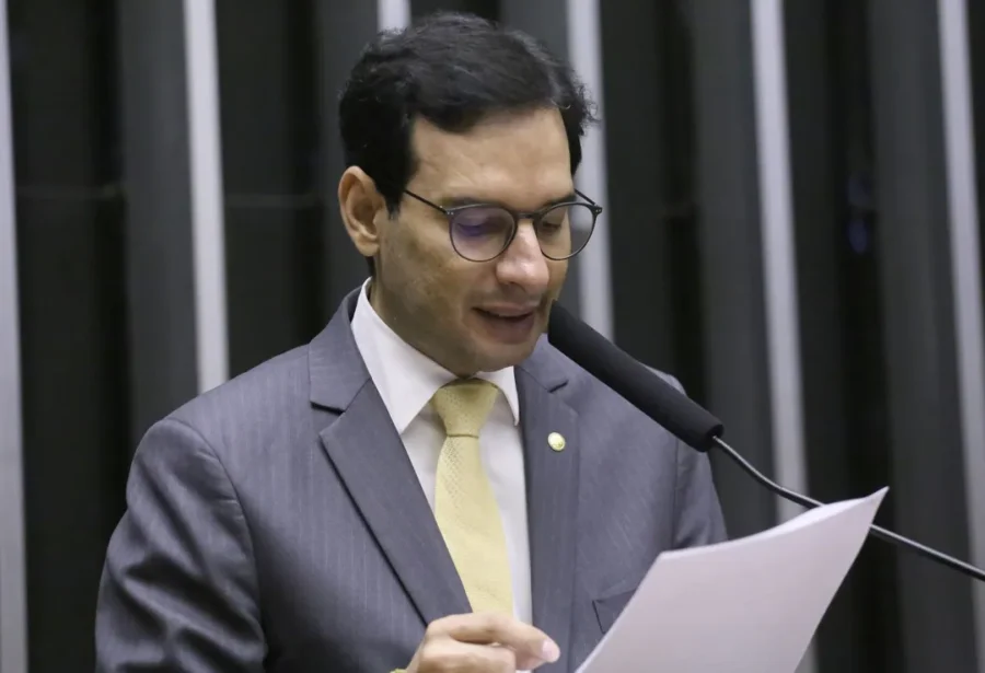 Fim da 6×1: relator apresenta novo parecer a líderes nesta terça (16)