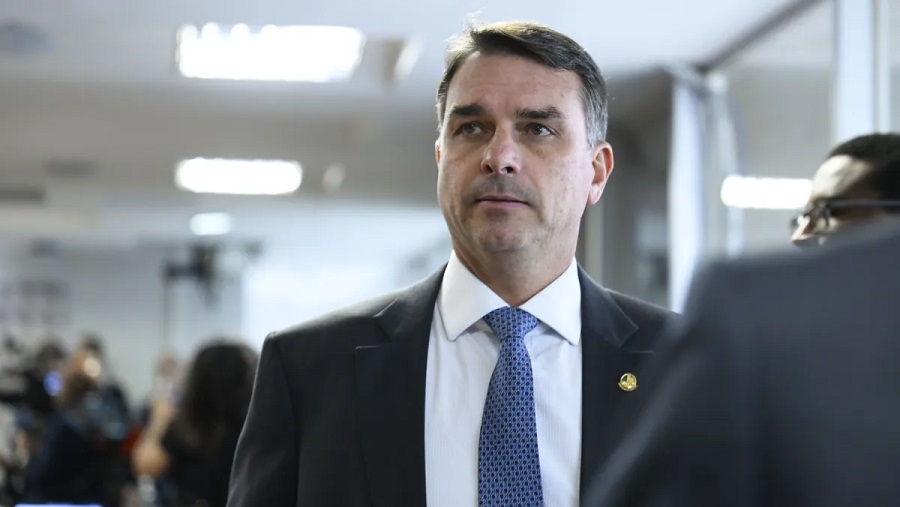 TSE suspende divulgação de pesquisa que apontava queda de Flávio Bolsonaro
