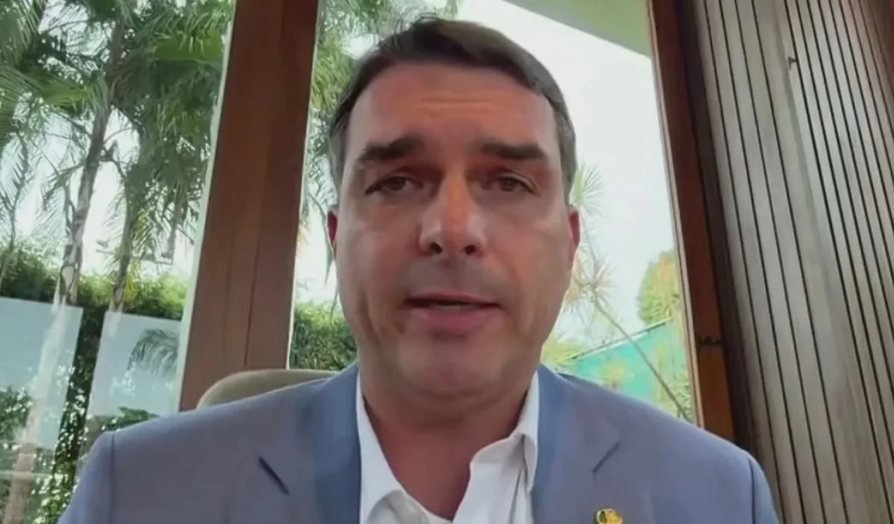 “Isso não é criminalidade comum. Isso é terrorismo”, diz Flávio Bolsonaro sobre atentado sofrido pelo vereador Cabo Deyvison em Mossoró