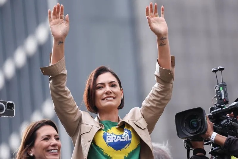 Michelle nega “briga” após vídeo com críticas a Flávio: “Não tenho raiva”
