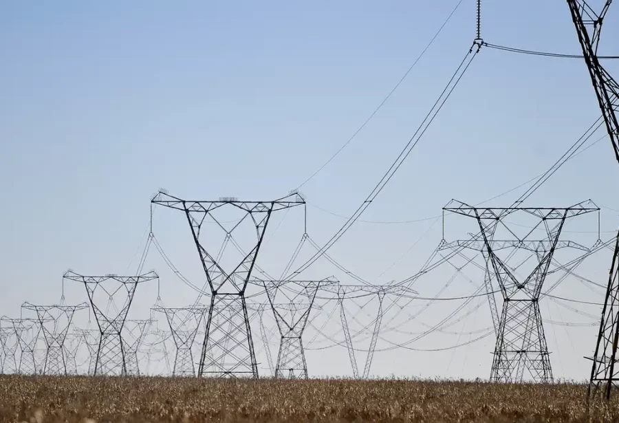 ONS determina corte inédito em pequenas usinas após excesso de energia no sistema elétrico