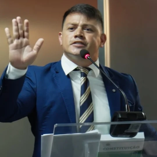 [VÍDEO] CABO DEYVISON: “Em 14 anos de polícia nunca sofri um tiro, mas em 1 ano e meio de política fui alvo de dois atentados”