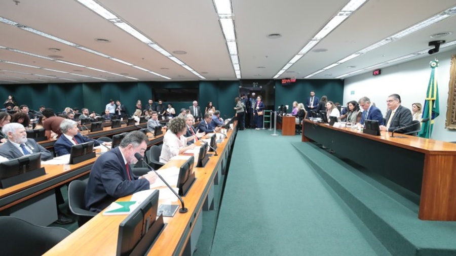 CCJ da Câmara aprova PEC que reduz maioridade penal para 16 anos