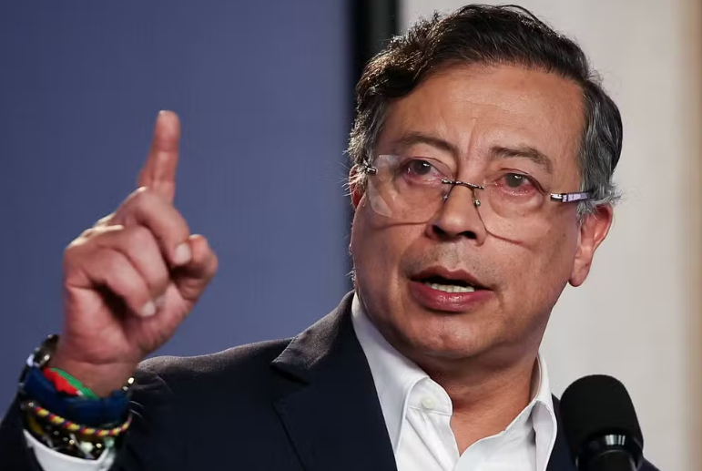 Comissão do Congresso da Colômbia ordena suspensão do mandato do presidente Gustavo Petro por “falta grave” e “intervenção na política”