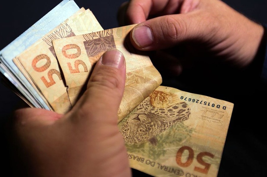 Salário mínimo necessário deveria ser de quase R$ 8 mil, aponta Dieese