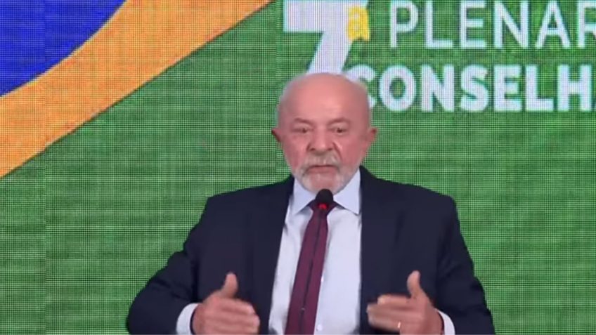[VÍDEO] LULA: “Rico não compra telefone roubado. Mas eu sei que os pobres compram. Quem é que não gosta de comprar uma coisinha barata?”