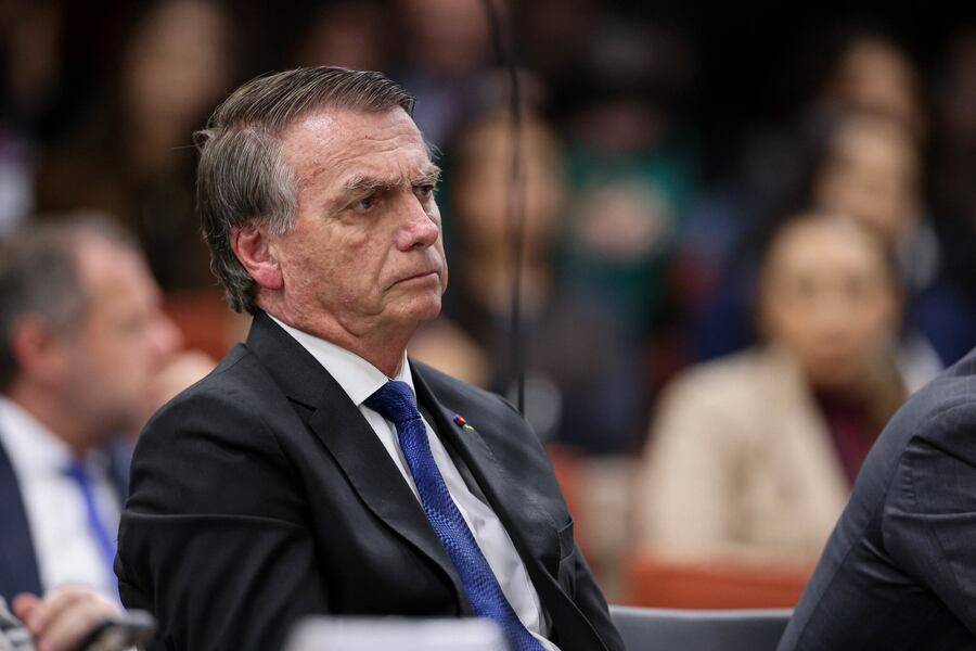 Defesa deve entregar armas de Bolsonaro à PF nesta segunda