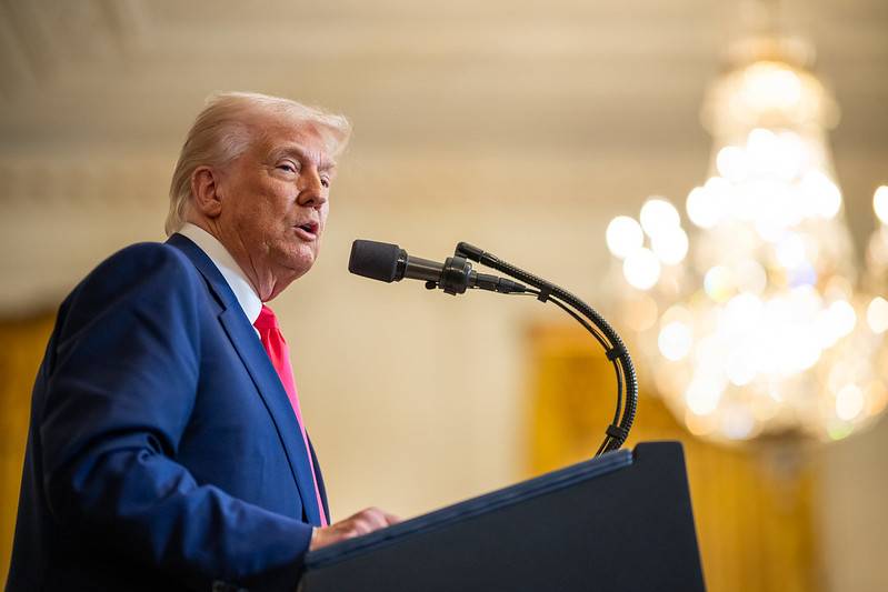 Trump anuncia taxa de 100% para genéricos importados a partir de 2028